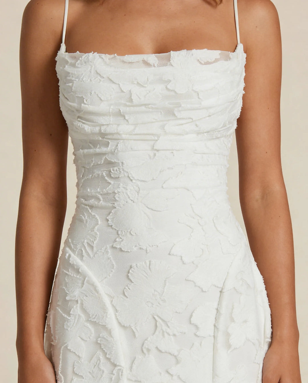 Nerina – Zvodné tvarujúce šaty Romance